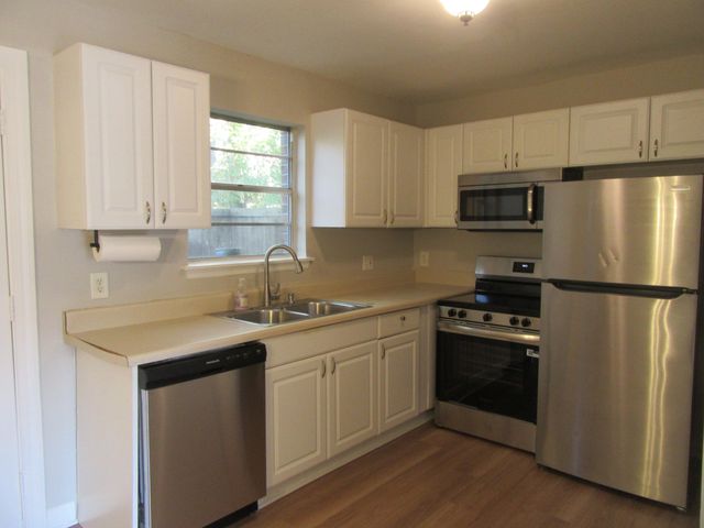 415 Parkdale Drive 16e, Charleston, SC 29414