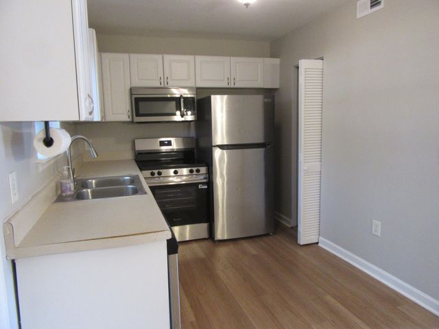 415 Parkdale Drive 16e, Charleston, SC 29414