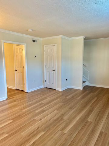 415 Parkdale Drive 16e, Charleston, SC 29414