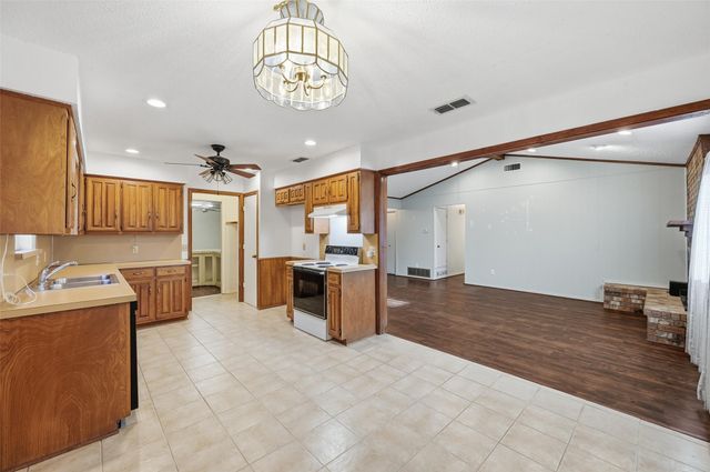 823 Marigold Drive, Cedar Hill, TX 75104