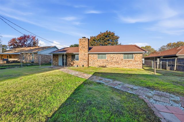 823 Marigold Drive, Cedar Hill, TX 75104