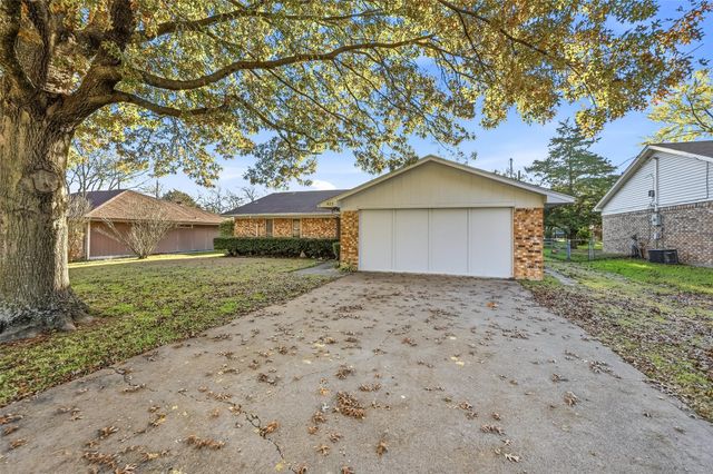823 Marigold Drive, Cedar Hill, TX 75104