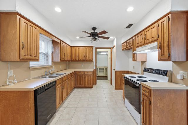 823 Marigold Drive, Cedar Hill, TX 75104