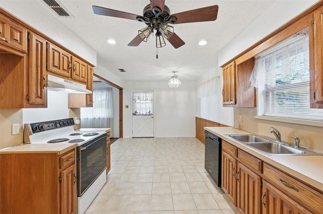 823 Marigold Drive, Cedar Hill, TX 75104