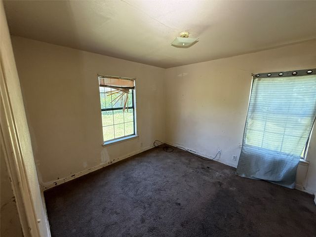 915 S Rockwall Avenue, Terrell, TX 75160
