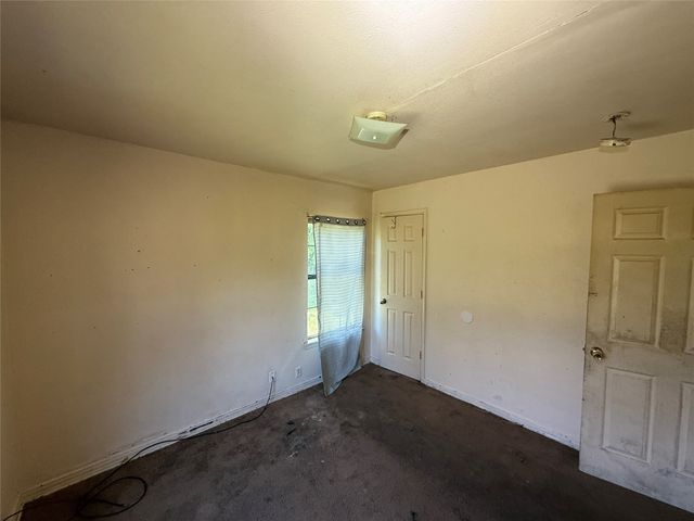 915 S Rockwall Avenue, Terrell, TX 75160