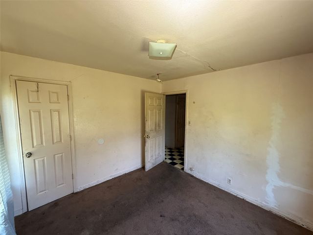 915 S Rockwall Avenue, Terrell, TX 75160