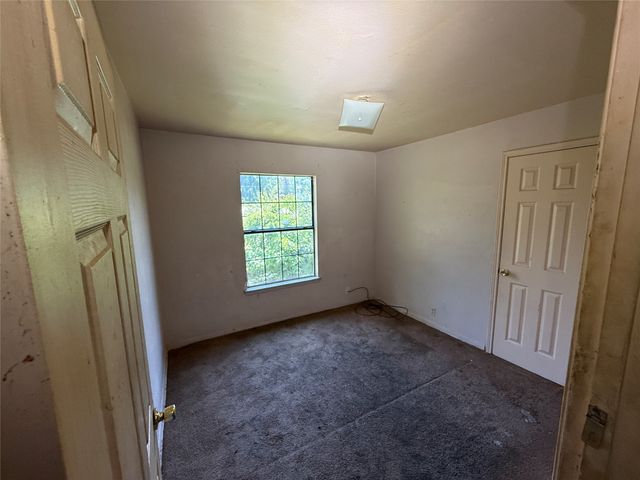 915 S Rockwall Avenue, Terrell, TX 75160