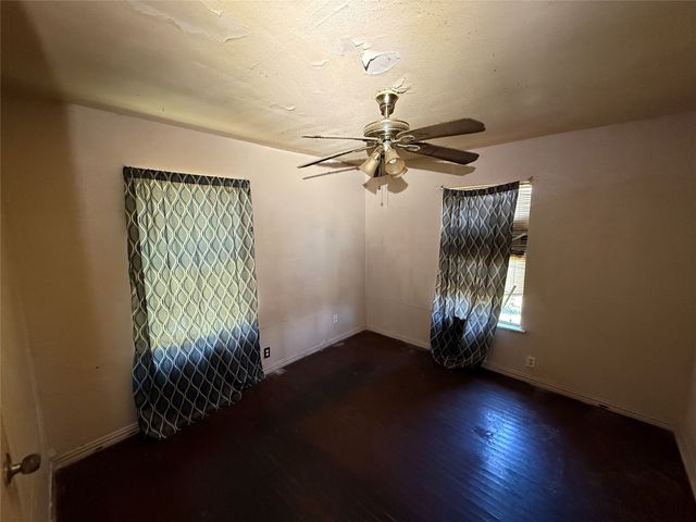 915 S Rockwall Avenue, Terrell, TX 75160