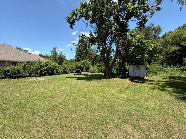 915 S Rockwall Avenue, Terrell, TX 75160