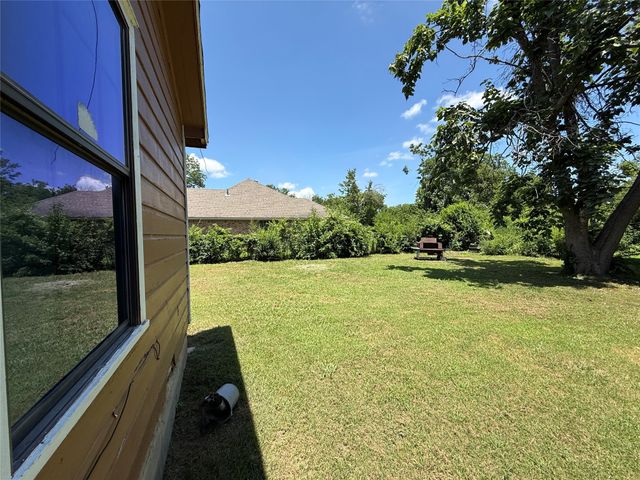 915 S Rockwall Avenue, Terrell, TX 75160