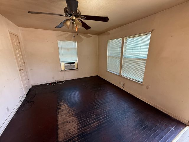 915 S Rockwall Avenue, Terrell, TX 75160