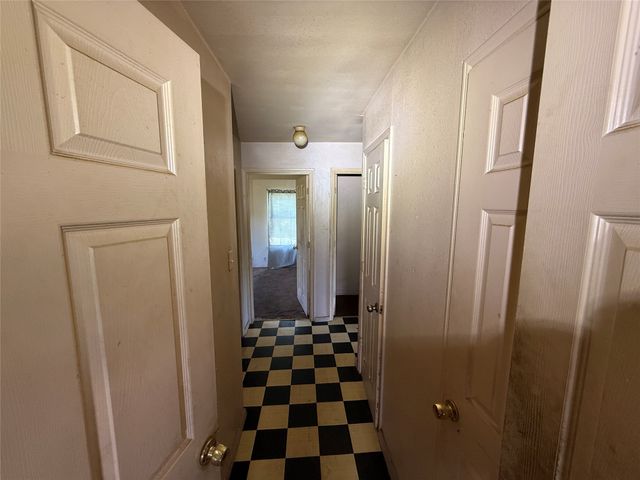 915 S Rockwall Avenue, Terrell, TX 75160