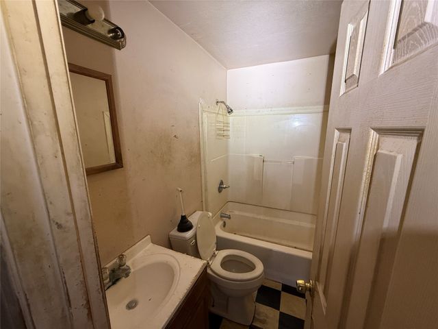 915 S Rockwall Avenue, Terrell, TX 75160