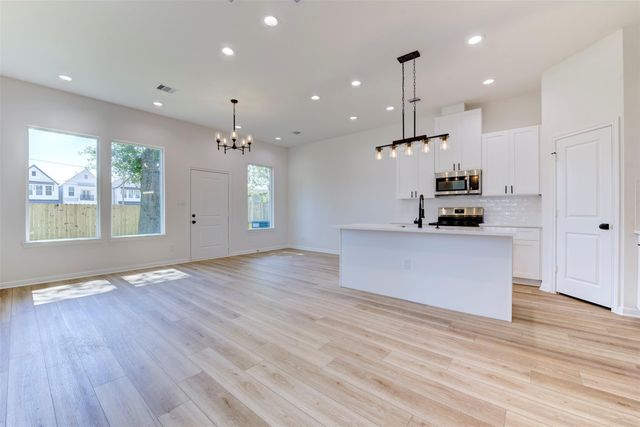 6807 Paris Street, Houston, TX 77021