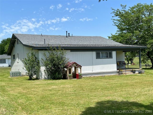 205 NE 1st Street, Kingston, OK 73439