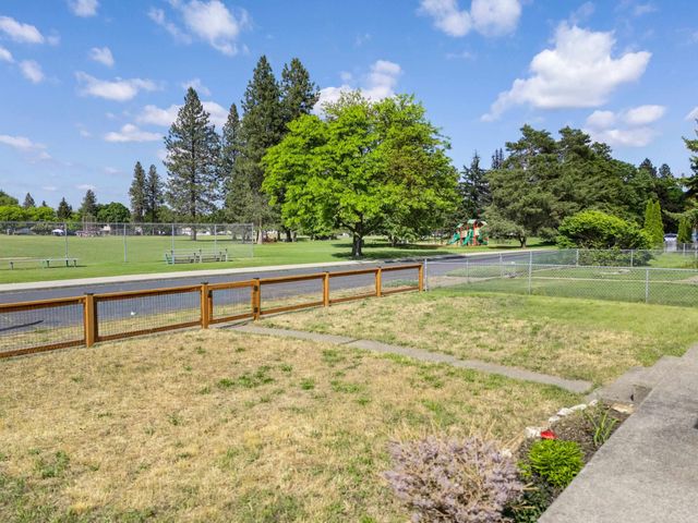 804 E Joseph Ave, Spokane, WA 99208
