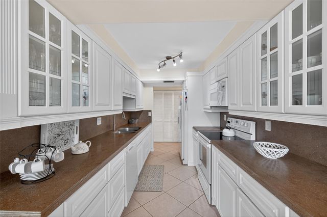 800 JEFFERY Street 405, Boca Raton, FL 33487