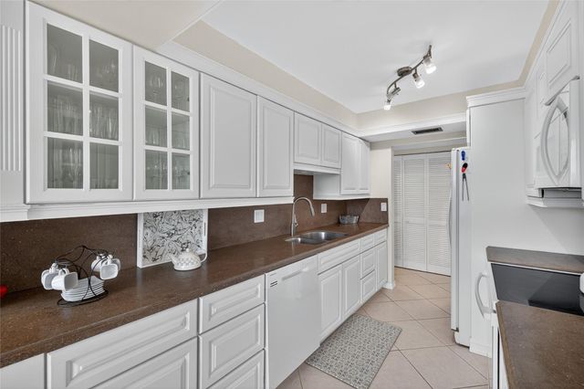 800 JEFFERY Street 405, Boca Raton, FL 33487