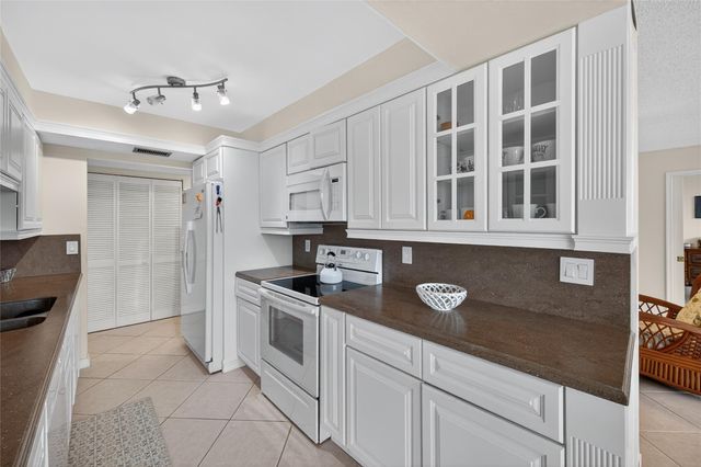 800 JEFFERY Street 405, Boca Raton, FL 33487