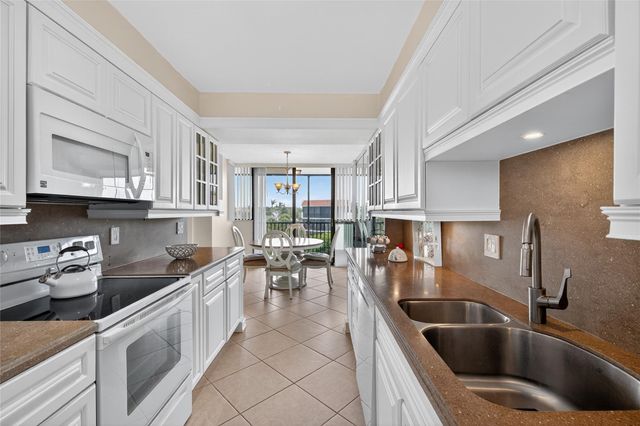800 JEFFERY Street 405, Boca Raton, FL 33487