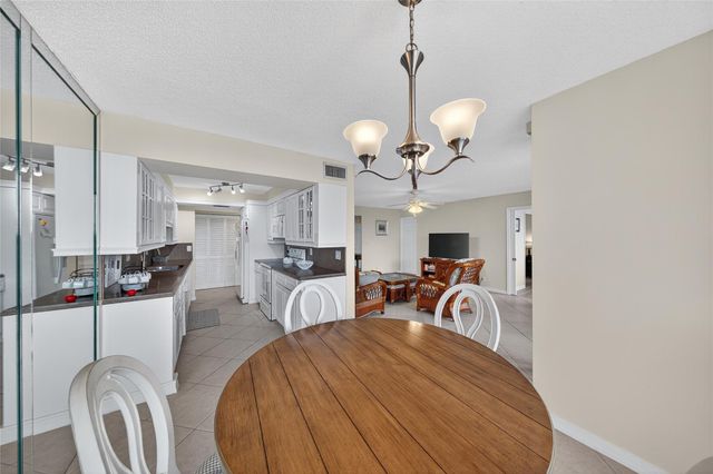 800 JEFFERY Street 405, Boca Raton, FL 33487