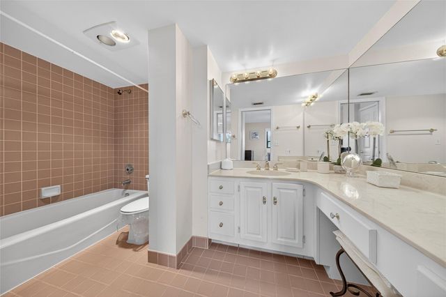 800 JEFFERY Street 405, Boca Raton, FL 33487
