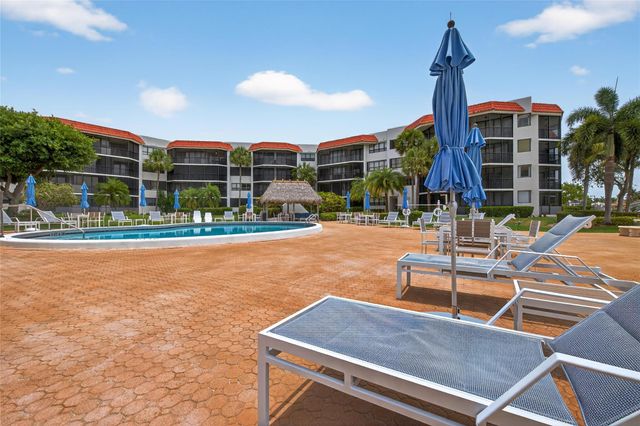 800 JEFFERY Street 405, Boca Raton, FL 33487