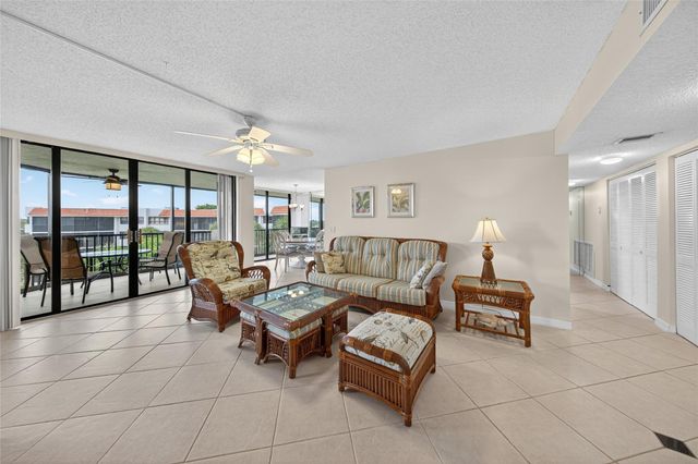 800 JEFFERY Street 405, Boca Raton, FL 33487