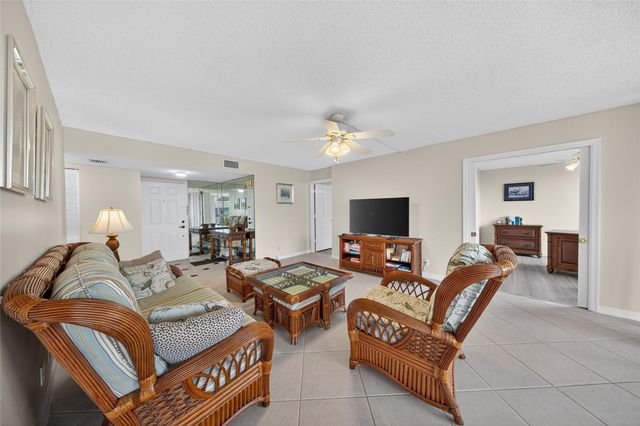 800 JEFFERY Street 405, Boca Raton, FL 33487