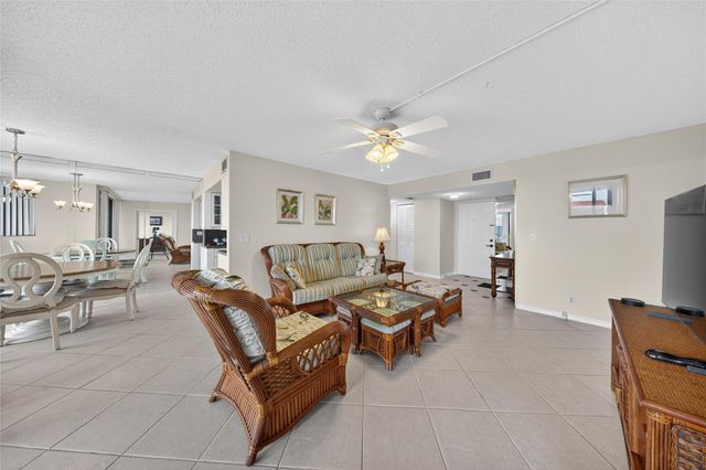 800 JEFFERY Street 405, Boca Raton, FL 33487