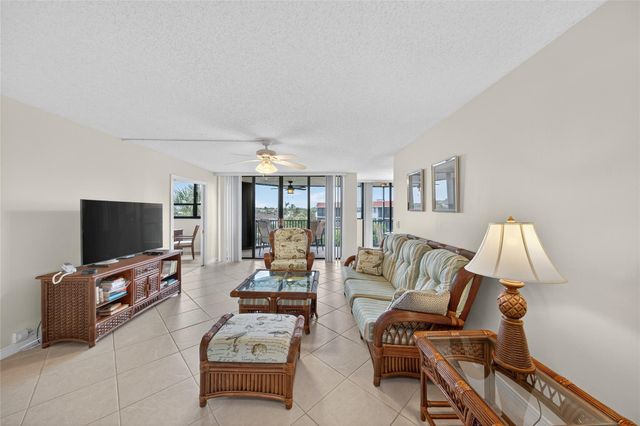 800 JEFFERY Street 405, Boca Raton, FL 33487