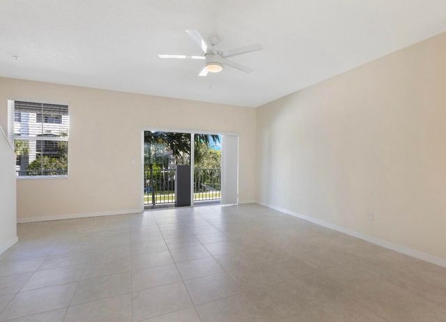 1247 Vía De Fossi, Boynton Beach, FL 33426