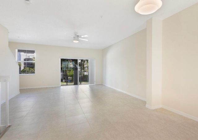 1247 Vía De Fossi, Boynton Beach, FL 33426