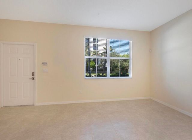 1247 Vía De Fossi, Boynton Beach, FL 33426