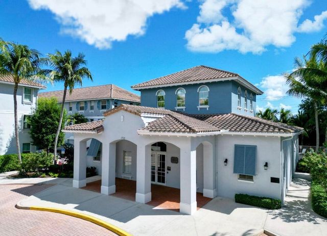 1247 Vía De Fossi, Boynton Beach, FL 33426