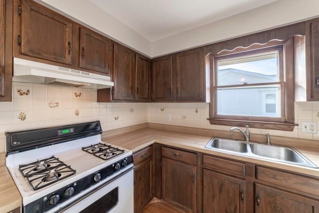 6109 Wisconsin Street, Hobart, IN 46342