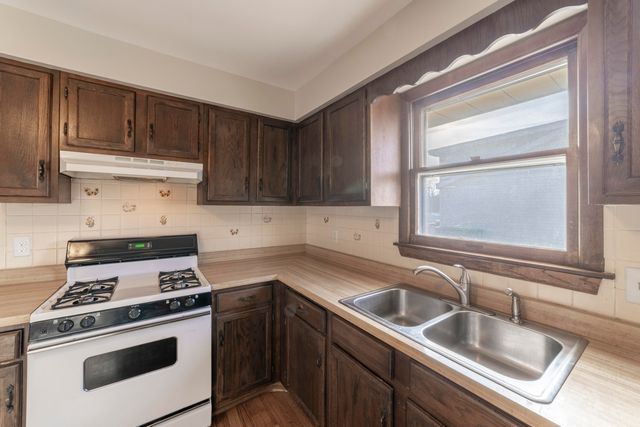 6109 Wisconsin Street, Hobart, IN 46342