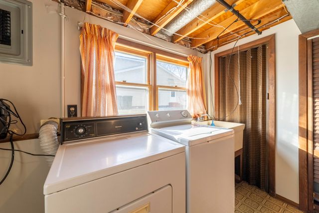 6109 Wisconsin Street, Hobart, IN 46342