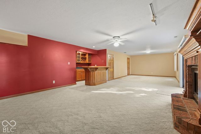 948 Silver Creek Way, Greenwood, IN 46142