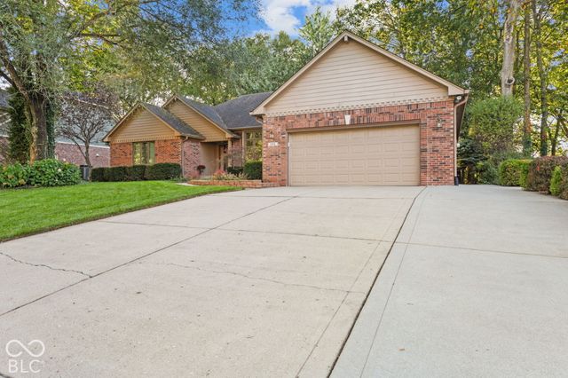 948 Silver Creek Way, Greenwood, IN 46142