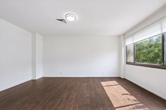 49 Briar Hollow Lane 101, Houston, TX 77027