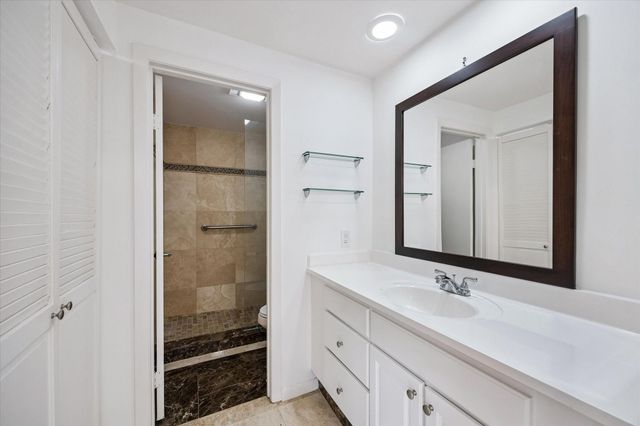 49 Briar Hollow Lane 101, Houston, TX 77027