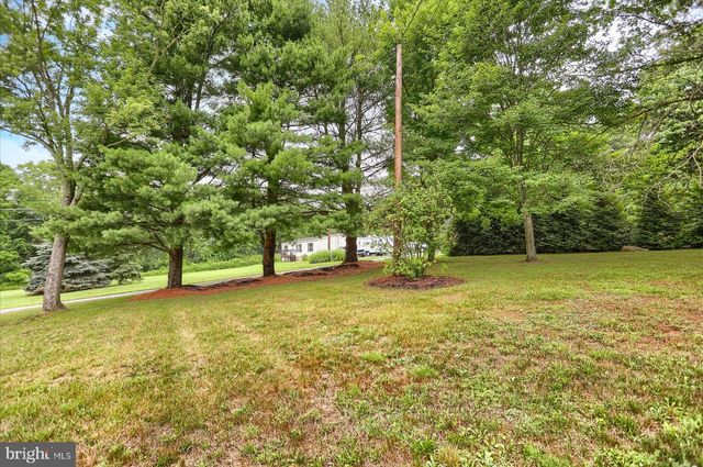 30 WESTER LAU DR, Dillsburg, PA 17019