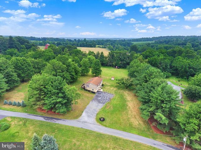30 WESTER LAU DR, Dillsburg, PA 17019