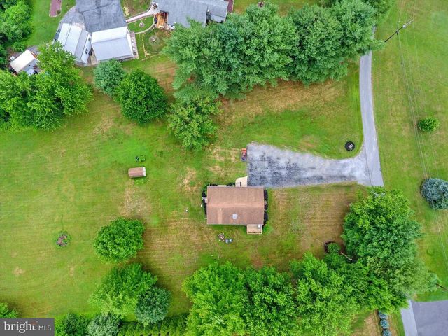 30 WESTER LAU DR, Dillsburg, PA 17019