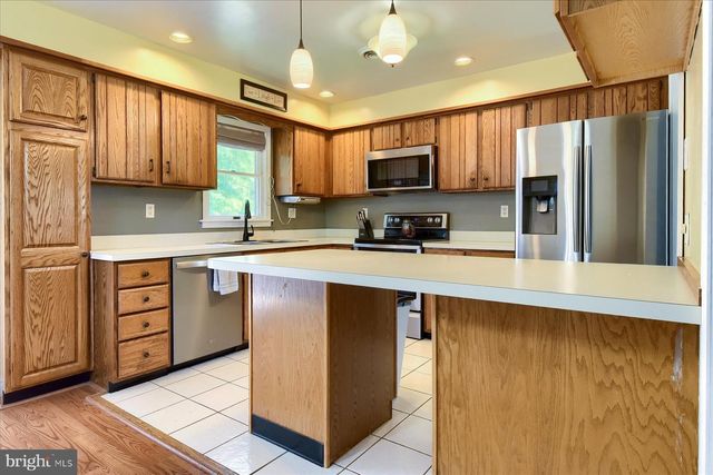 30 WESTER LAU DR, Dillsburg, PA 17019