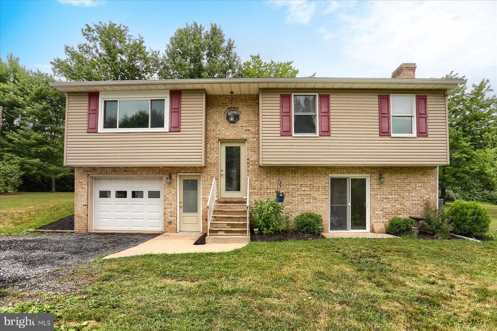 30 WESTER LAU DR, Dillsburg, PA 17019