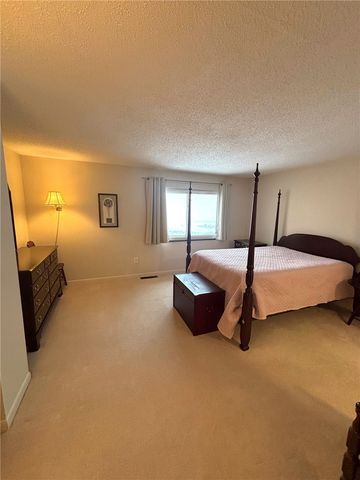 355 Bay Village Drive, Irondequoit, NY 14609