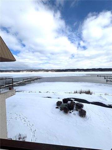 355 Bay Village Drive, Irondequoit, NY 14609